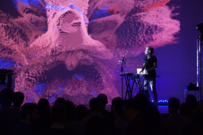 AI Muziek en bijbehorende visuals, geproduceerd door de tool A-Mint van Alex Braga