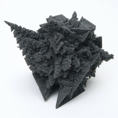 Kunstwerk 'Accretor' (2012) door Driessens and Verstappen. Zwart 3D-object dat door een computerprogramma wordt gevormd.